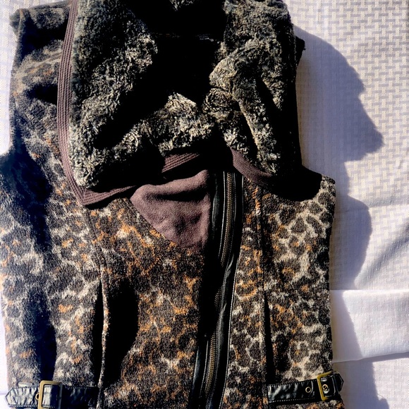 Miss Me vest. Small . Leopard print. - Picture 2 of 6